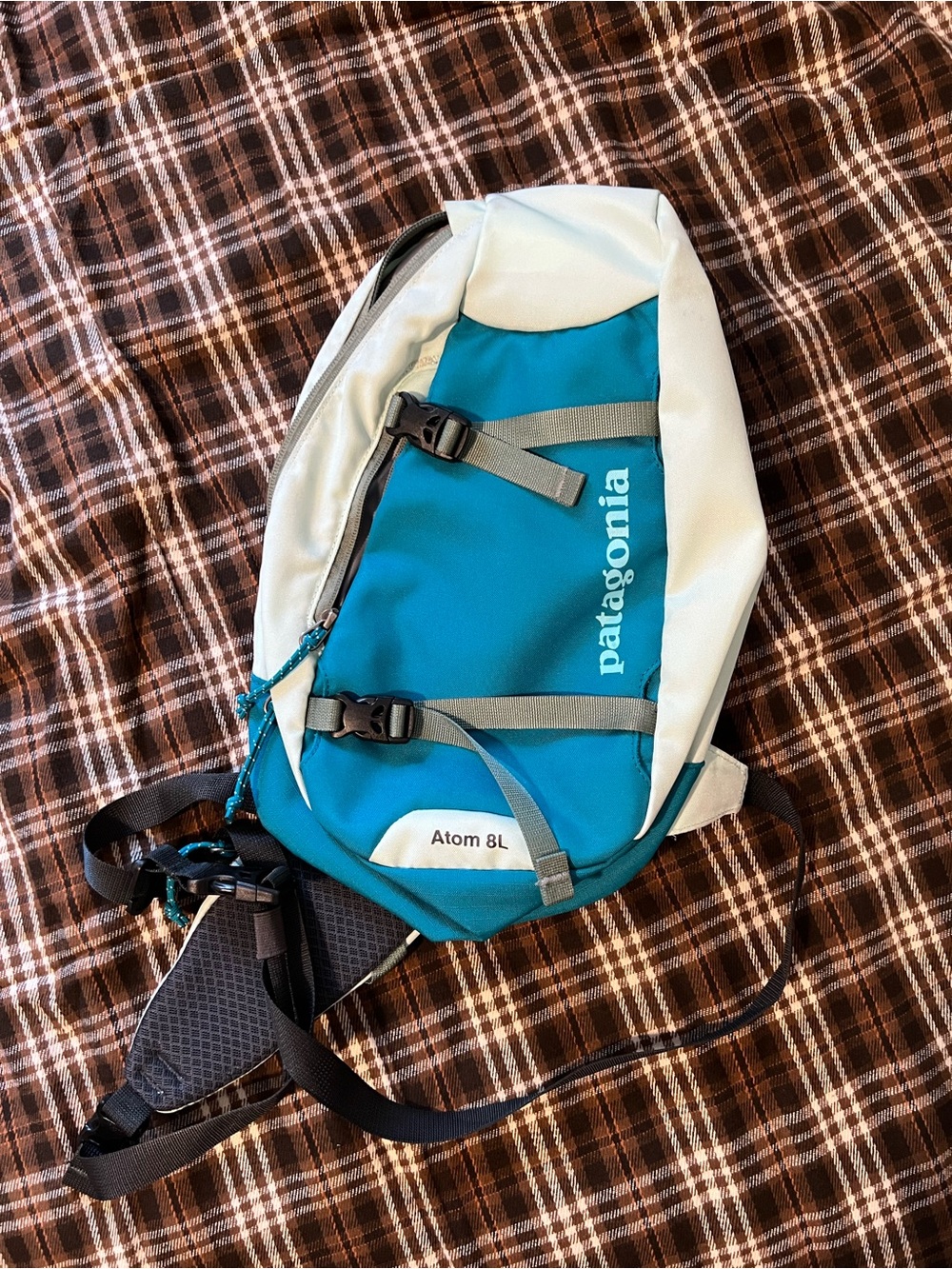 Patagonia Atom 8L Teal Sling Pack Crossbody bag